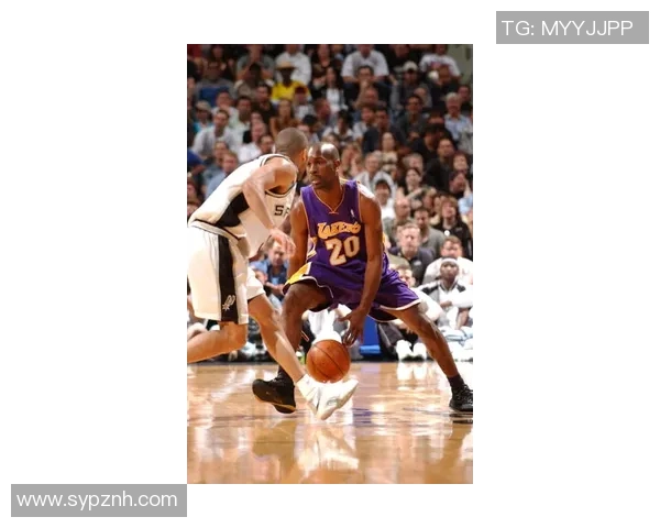 雷霆与湖人季后赛第五场激战回顾与精彩瞬间分析